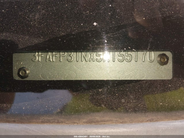 45042491 :رقم المزاد ، 3FAFP31NX5R155170 vin ، 2005 Ford Focus Zx3 مزاد بيع