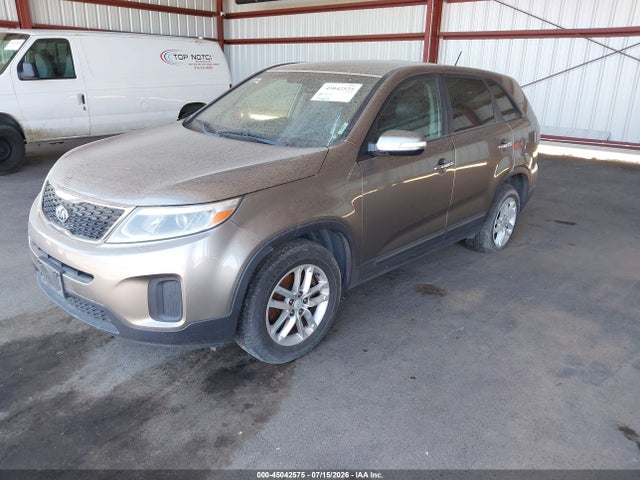 KIA SORENTO LX 2015 5XYKT3A64FG625752 Image 2