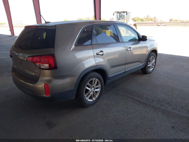 KIA SORENTO LX 2015 5XYKT3A64FG625752 Image 4