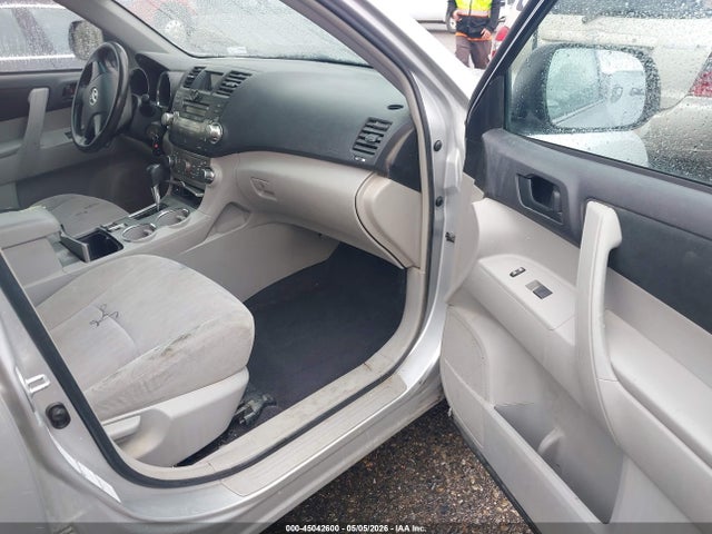 Продаж на аукціоні авто 2012 Toyota Highlander Base V6, vin: 5TDBK3EH5CS122051, номер лоту: 45042600