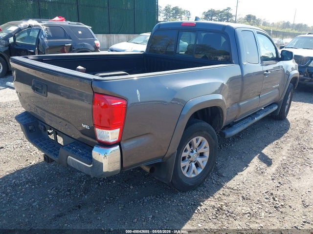 45042685 :رقم المزاد ، 5TFSZ5AN6HX101858 vin ، 2017 Toyota Tacoma Sr5 V6 مزاد بيع