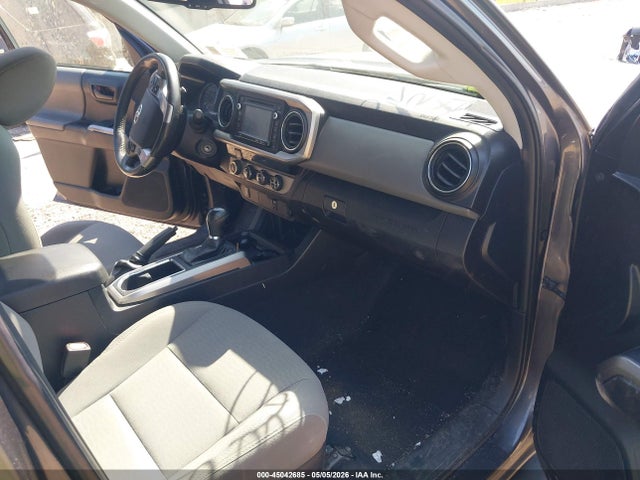45042685 :رقم المزاد ، 5TFSZ5AN6HX101858 vin ، 2017 Toyota Tacoma Sr5 V6 مزاد بيع