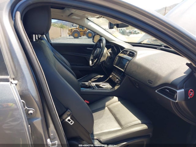45042708 :رقم المزاد ، SAJAD4BV3HA956167 vin ، 2017 Jaguar Xe 35t Premium مزاد بيع