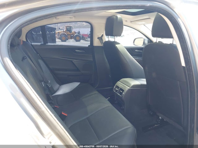 45042708 :رقم المزاد ، SAJAD4BV3HA956167 vin ، 2017 Jaguar Xe 35t Premium مزاد بيع