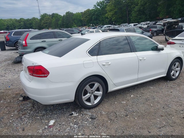 2013 Volkswagen Passat 2.5l Se მანქანა იყიდება აუქციონზე, vin: 1VWBP7A39DC018469, აუქციონის ნომერი: 45042733