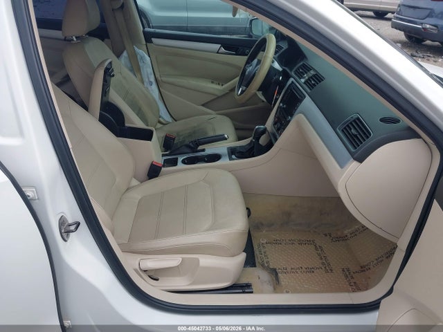2013 Volkswagen Passat 2.5l Se მანქანა იყიდება აუქციონზე, vin: 1VWBP7A39DC018469, აუქციონის ნომერი: 45042733