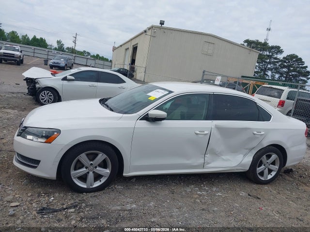 2013 Volkswagen Passat 2.5l Se მანქანა იყიდება აუქციონზე, vin: 1VWBP7A39DC018469, აუქციონის ნომერი: 45042733