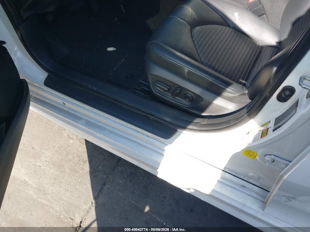 4T1B11HK9KU818688 Toyota CAMRY SE