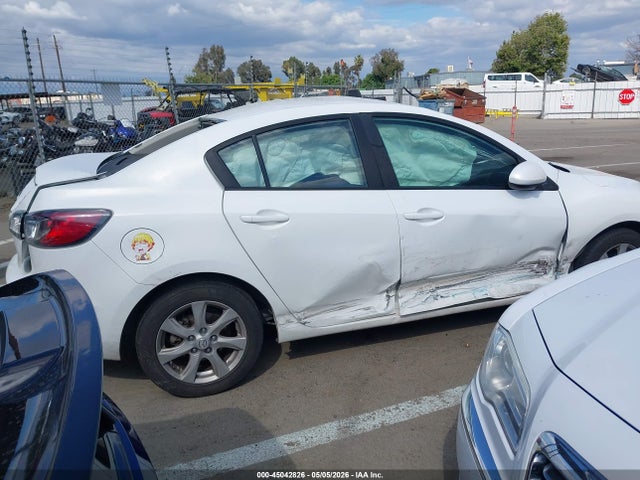 45042826 :رقم المزاد ، JM1BL1VG7B1431640 vin ، 2011 Mazda Mazda3 I Touring مزاد بيع