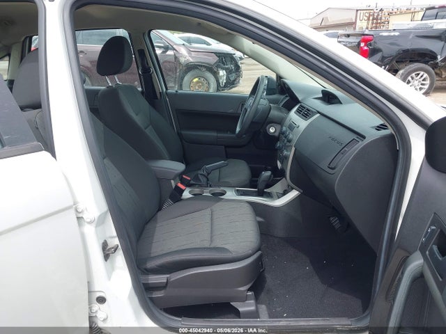 45042940 :رقم المزاد ، 1FAHP35N09W183842 vin ، 2009 Ford Focus Se مزاد بيع