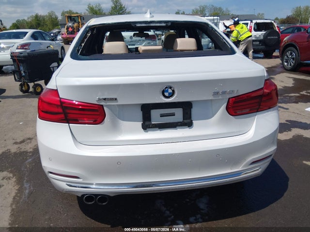 2017 Bmw 330i Xdrive მანქანა იყიდება აუქციონზე, vin: WBA8D9G50HNU61174, აუქციონის ნომერი: 45043058