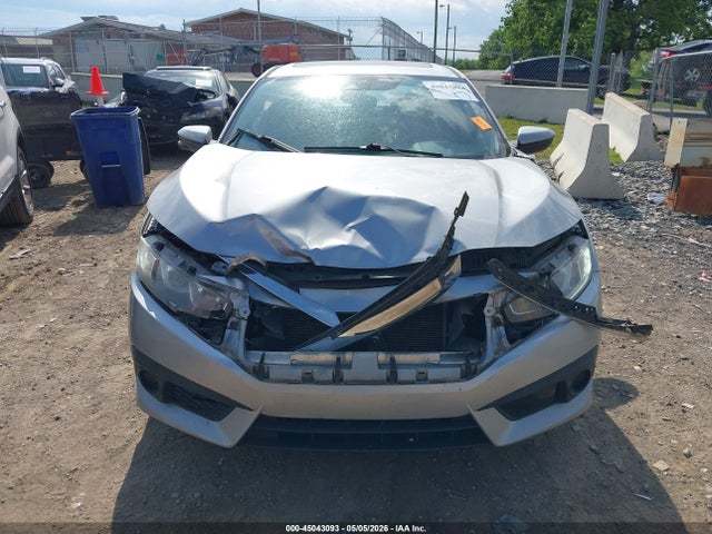 45043093 :رقم المزاد ، 19XFC2F83HE026010 vin ، 2017 Honda Civic Ex مزاد بيع