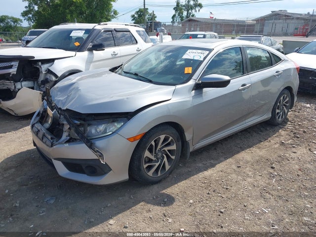 45043093 :رقم المزاد ، 19XFC2F83HE026010 vin ، 2017 Honda Civic Ex مزاد بيع