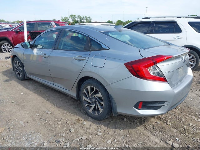 45043093 :رقم المزاد ، 19XFC2F83HE026010 vin ، 2017 Honda Civic Ex مزاد بيع