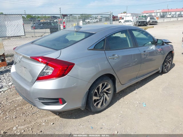 45043093 :رقم المزاد ، 19XFC2F83HE026010 vin ، 2017 Honda Civic Ex مزاد بيع