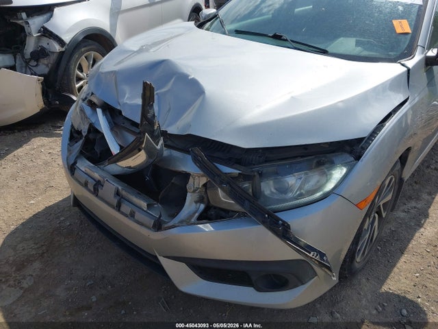 45043093 :رقم المزاد ، 19XFC2F83HE026010 vin ، 2017 Honda Civic Ex مزاد بيع