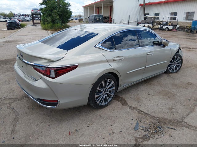 58ADA1C15MU009336 Lexus ES 300H