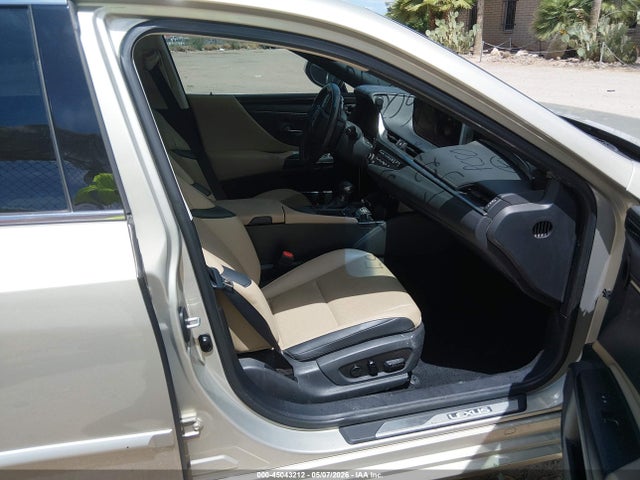 58ADA1C15MU009336 Lexus ES 300H