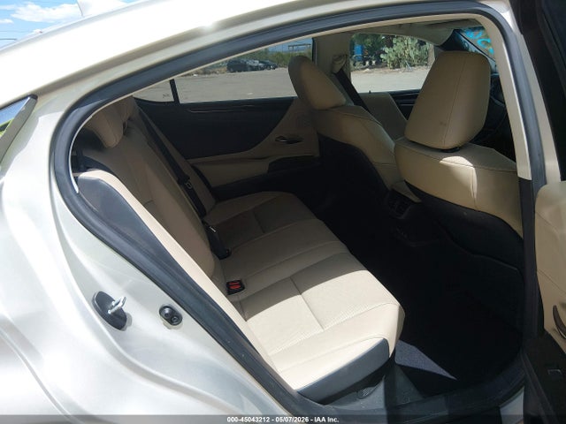 58ADA1C15MU009336 Lexus ES 300H