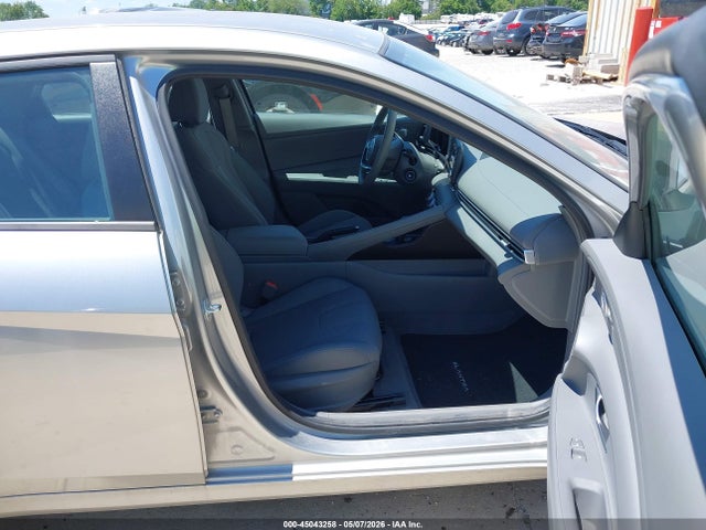 5NPLL4AGXMH049352 Hyundai ELANTRA SE