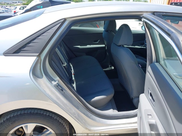 5NPLL4AGXMH049352 Hyundai ELANTRA SE