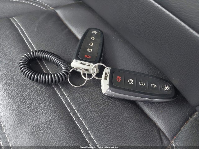 45043262 :رقم المزاد ، 1FMCU0JD9HUA02381 vin ، 2017 Ford Escape Titanium مزاد بيع