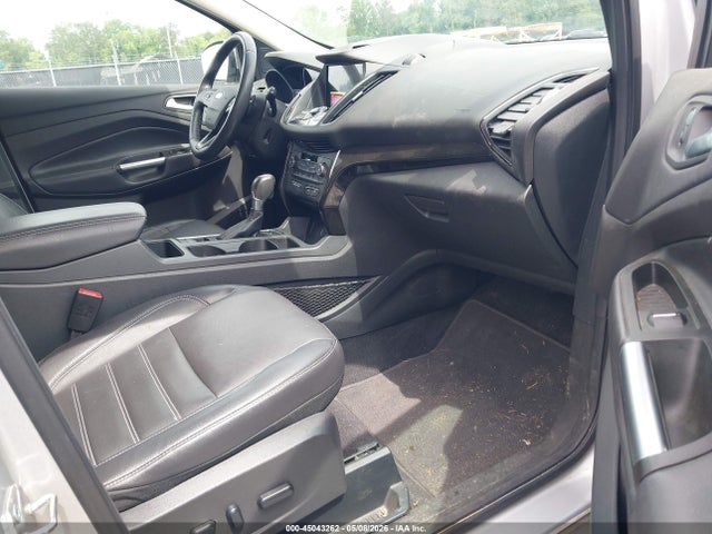 45043262 :رقم المزاد ، 1FMCU0JD9HUA02381 vin ، 2017 Ford Escape Titanium مزاد بيع