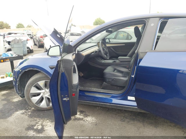 Продажа на аукционе авто 2023 Tesla Model Y Awd/long Range Dual Motor All-wheel Drive, vin: 7SAYGDEE6PA041108, номер лота: 45043266