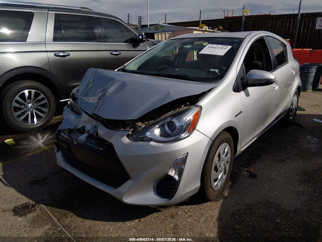 Toyota Prius C Two 2016 JTDKDTB37G1119075 Image 2