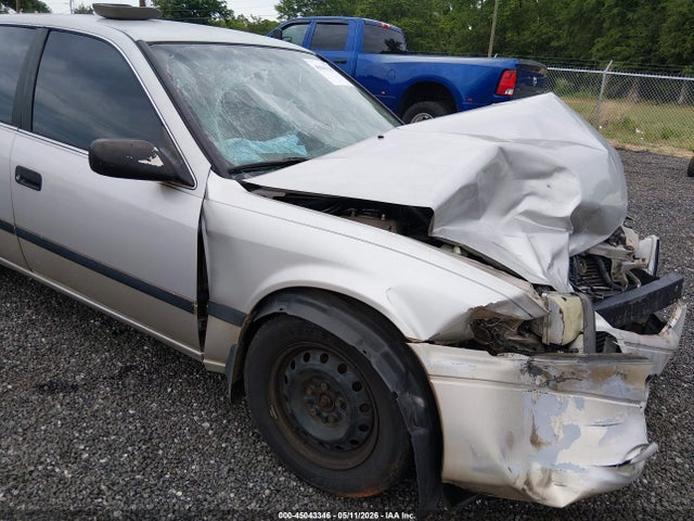 45043346 :رقم المزاد ، 4T1BF22K11U117268 vin ، 2001 Toyota Camry Le V6 مزاد بيع