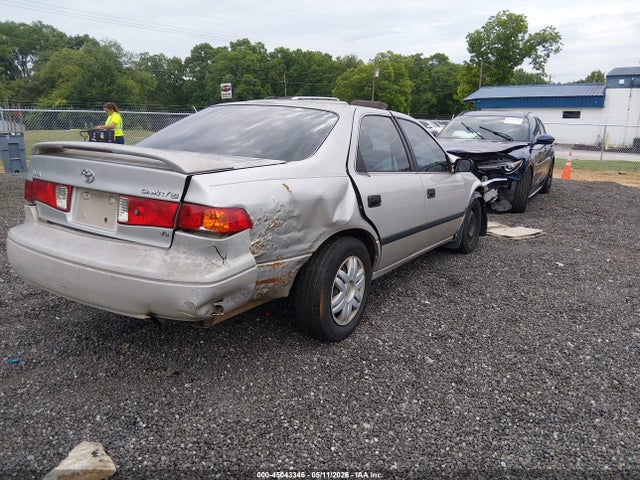 45043346 :رقم المزاد ، 4T1BF22K11U117268 vin ، 2001 Toyota Camry Le V6 مزاد بيع