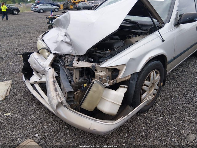 45043346 :رقم المزاد ، 4T1BF22K11U117268 vin ، 2001 Toyota Camry Le V6 مزاد بيع