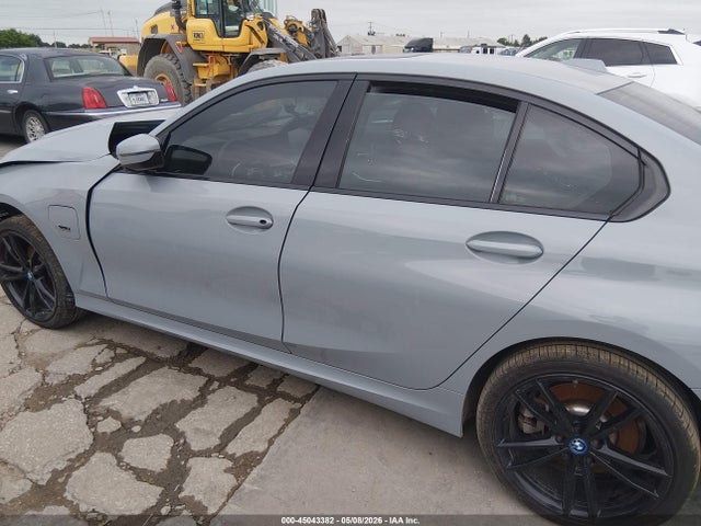 45043382 :رقم المزاد ، 3MW39FF00P8D06383 vin ، 2023 Bmw 330e مزاد بيع