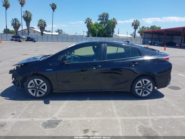 JTDKARFU6H3051761 Toyota Prius Three Touring