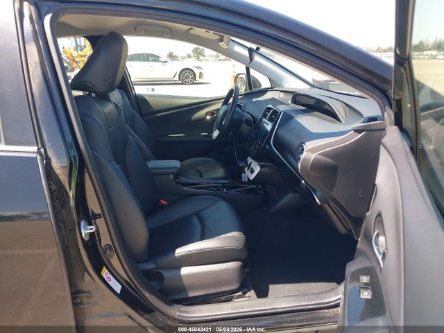 JTDKARFU6H3051761 Toyota Prius Three Touring