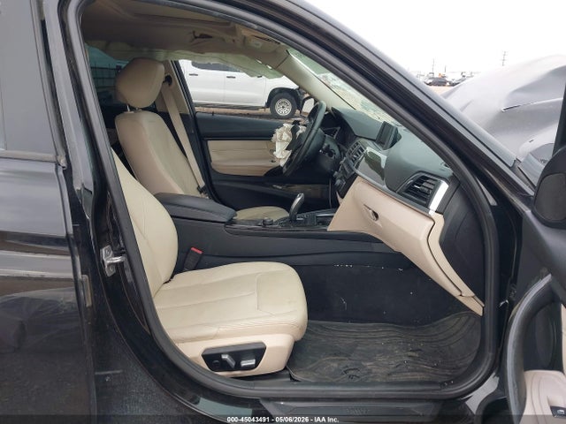 WBA8E1G54GNT33856 BMW 320i