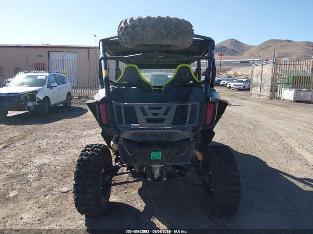 1HFVE06A1M4100264 Honda SXS1000 S4