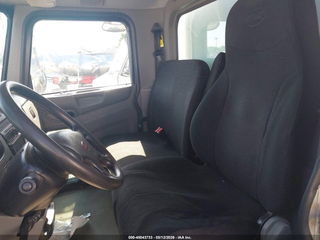 45043733 :رقم المزاد ، 2NP2HM6X1JM432915 vin ، 2018 Peterbilt 337 مزاد بيع