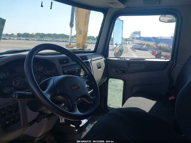 45043733 :رقم المزاد ، 2NP2HM6X1JM432915 vin ، 2018 Peterbilt 337 مزاد بيع