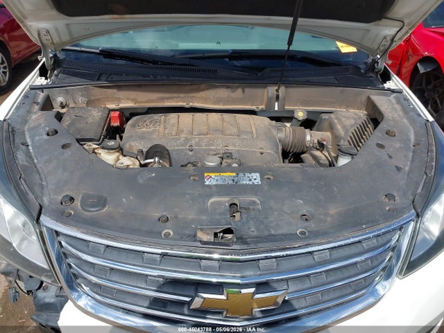 45043788 :رقم المزاد ، 1GNKRHKD9FJ273106 vin ، 2015 Chevrolet Traverse 2lt مزاد بيع