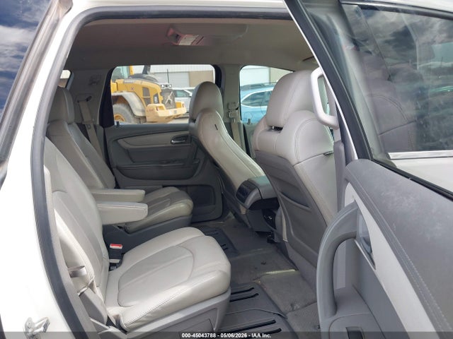 45043788 :رقم المزاد ، 1GNKRHKD9FJ273106 vin ، 2015 Chevrolet Traverse 2lt مزاد بيع