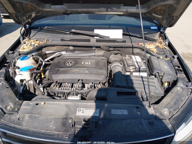 45043807 :رقم المزاد ، 3VWD17AJ2HM405653 vin ، 2017 Volkswagen Jetta 1.8t Sport مزاد بيع