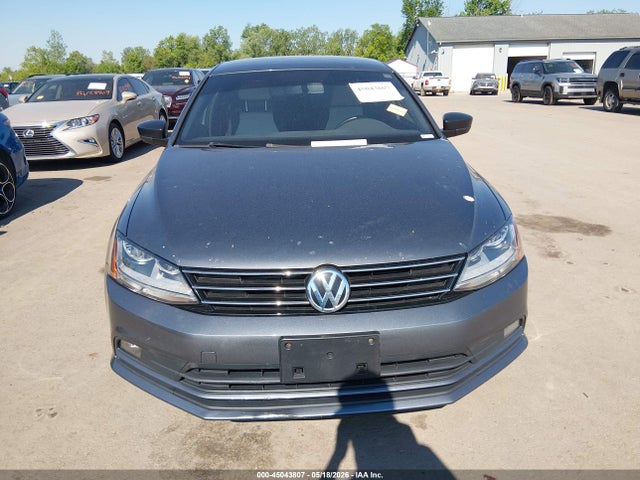 45043807 :رقم المزاد ، 3VWD17AJ2HM405653 vin ، 2017 Volkswagen Jetta 1.8t Sport مزاد بيع
