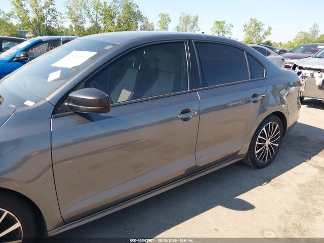 45043807 :رقم المزاد ، 3VWD17AJ2HM405653 vin ، 2017 Volkswagen Jetta 1.8t Sport مزاد بيع