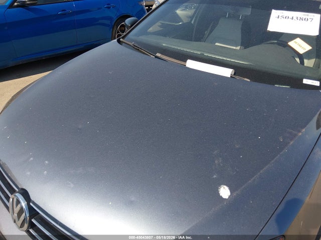 45043807 :رقم المزاد ، 3VWD17AJ2HM405653 vin ، 2017 Volkswagen Jetta 1.8t Sport مزاد بيع