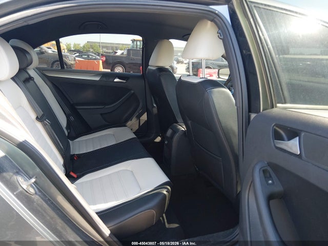 45043807 :رقم المزاد ، 3VWD17AJ2HM405653 vin ، 2017 Volkswagen Jetta 1.8t Sport مزاد بيع