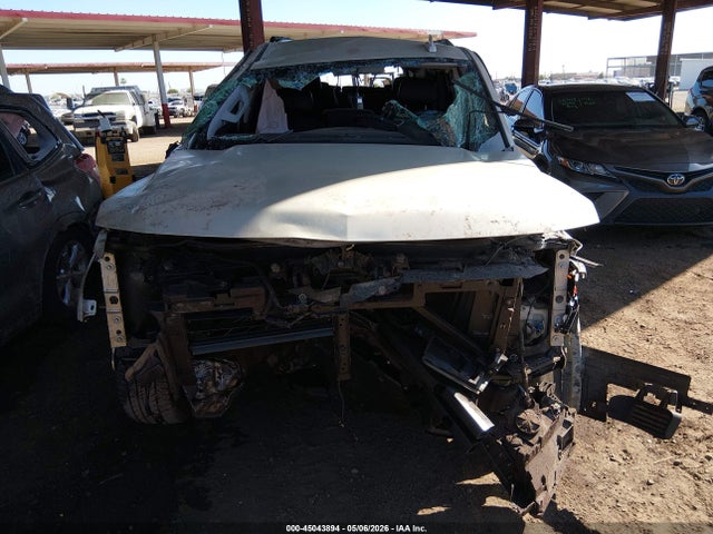 1GNSKHKC3HR152426 Chevrolet Suburban Lt