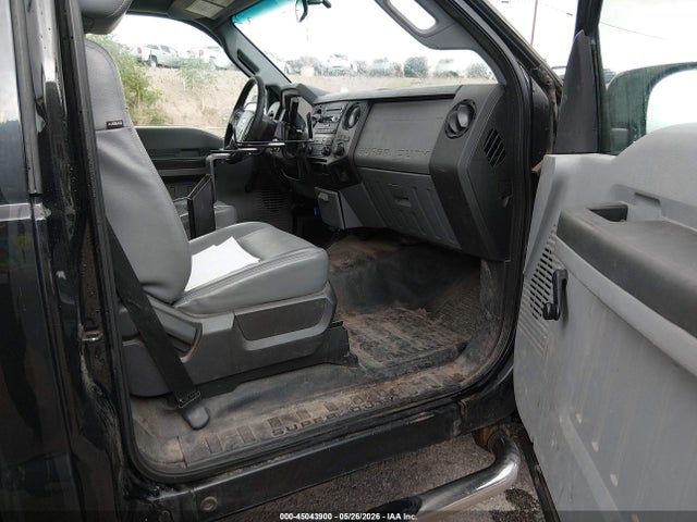 45043900 :رقم المزاد ، 1FDBF2B66FEA77953 vin ، 2015 Ford F-250 Xl مزاد بيع
