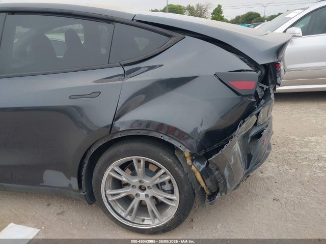 Продажа на аукционе авто 2024 Tesla Model Y Long Range Single Motor Rear-wheel Drive/rwd, vin: 7SAYGDED9RF092793, номер лота: 45043985