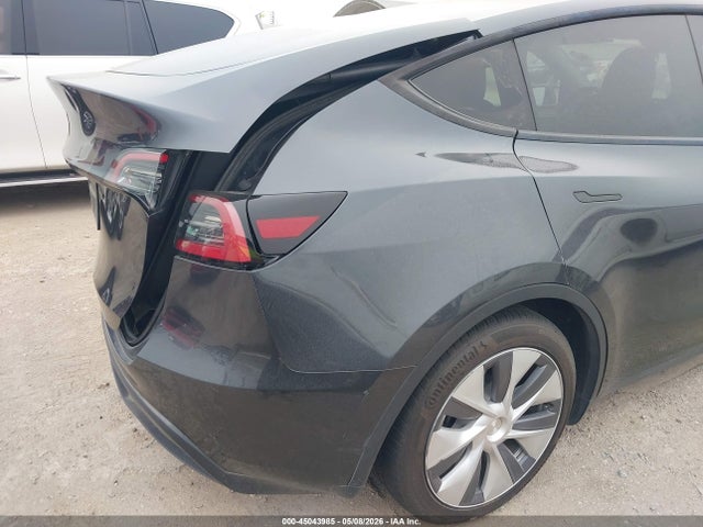 Продажа на аукционе авто 2024 Tesla Model Y Long Range Single Motor Rear-wheel Drive/rwd, vin: 7SAYGDED9RF092793, номер лота: 45043985